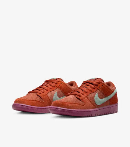 Nike SB Dunk Low Pro Mystic Red / Emerald Rise by